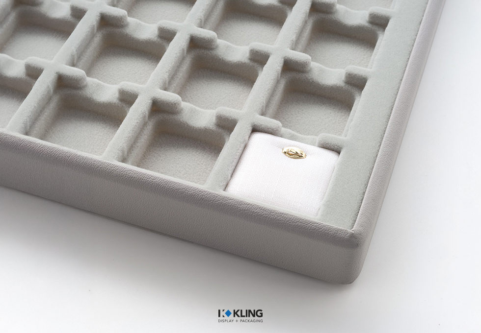 Eingeschlagene Aufmachungskarte 328HA für Anhänger mit gold- oder silberfarbenem Haken 751