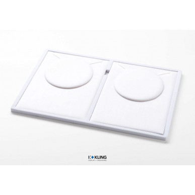 Eingeschlagene Aufmachungskarte 381TA/5 mit rundem Tambour und Gummi-Spanner